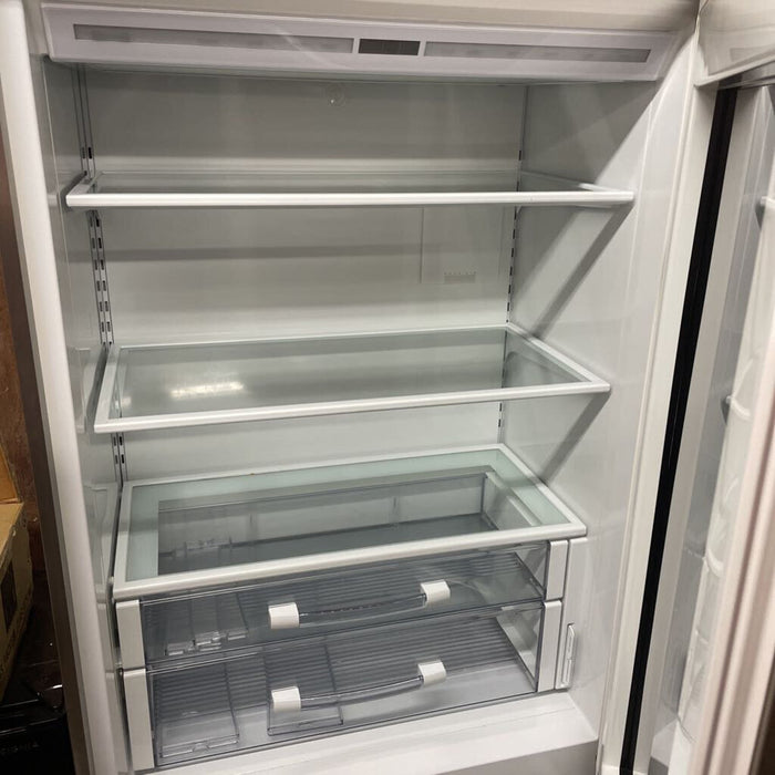 Sub Zero Refridgerator