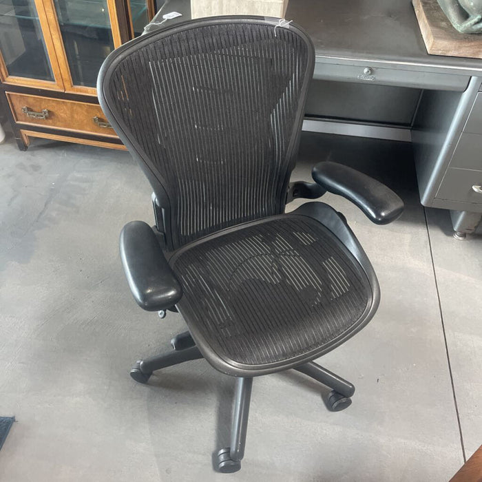 HERMAN MILLER Aeron Chair Sz B