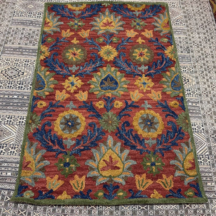 SAFAVIEH Wool Rug 4' by 6"