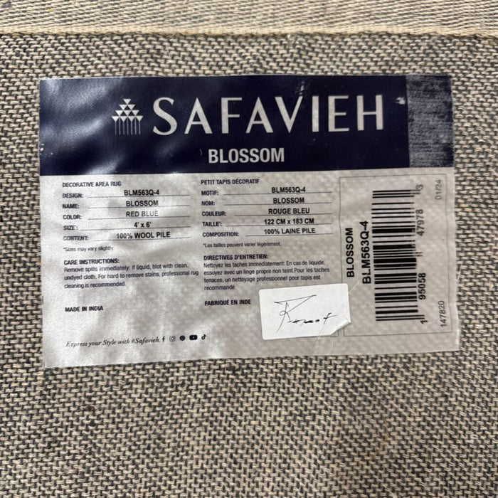 SAFAVIEH Wool Rug 4' by 6"