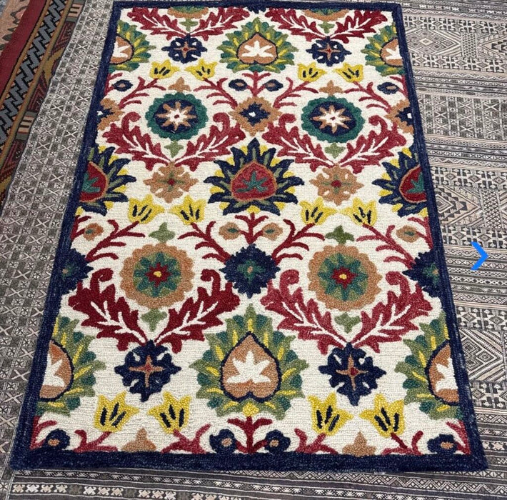 SAFAVIEH Wool Rug 4' by 6"
